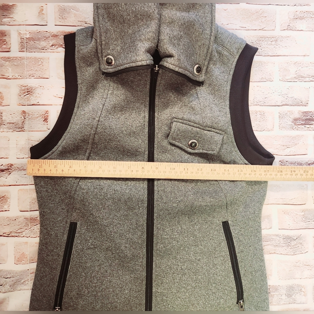 Burton Gray Black Hooded Zip Front Vest Size Medium - Picture 7 of 9